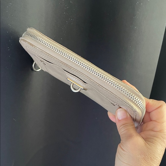 Chloé Beige Leather Zip-Around Wallet preloved - Picture 7 of 16